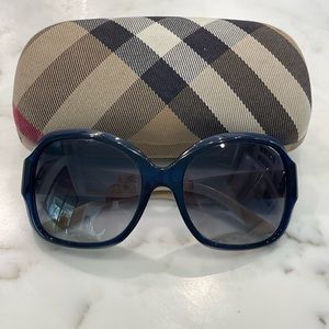 BURBERRY women’s oversized sunglasses